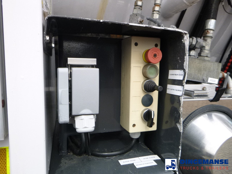 Asenizācijas mašīna Mercedes-Benz Actros 2541 6x2 RHD E5 Huwer vacuum tank / hydrocureur 12 m3: foto 16