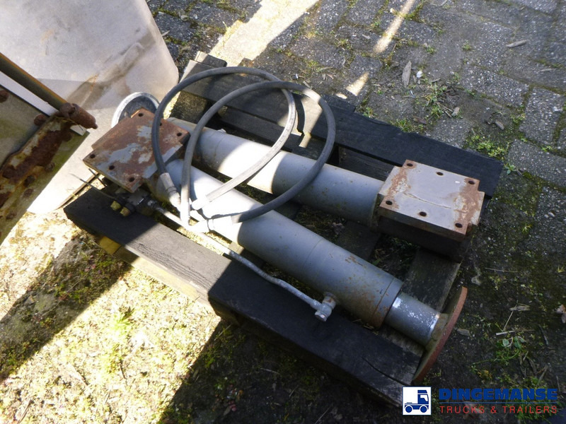 Onbekend 2 Support legs for loading crane - Hidrauliskais cilindrs: foto 2 Onbekend 2 Support legs for loading crane - Hidrauliskais cilindrs: foto 2