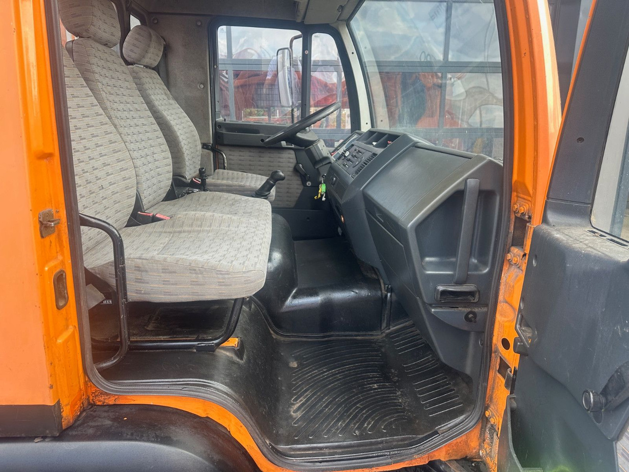 MAN 8.163 Pritsche - Bortu kravas automašīna/ Platforma: foto 5 MAN 8.163 Pritsche - Bortu kravas automašīna/ Platforma: foto 5