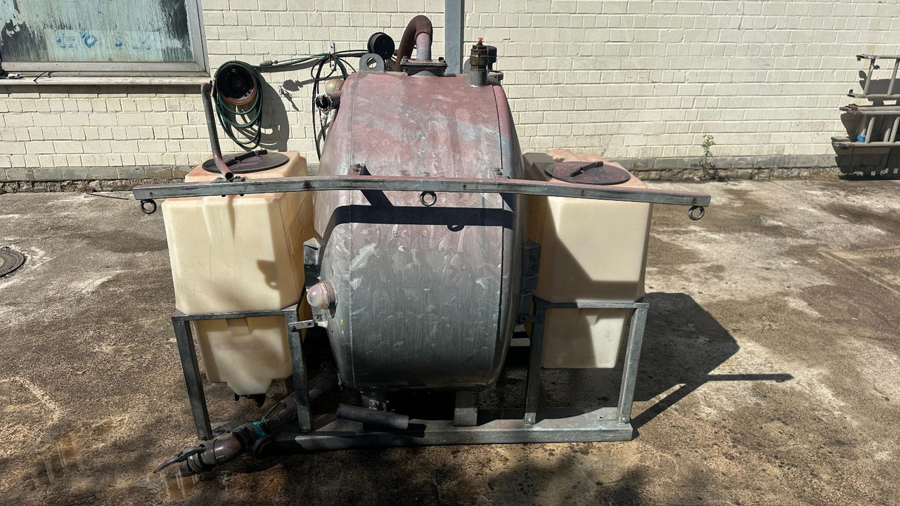 Saug-Druck fass Flexi + 2 Frisch-Wassertaschen - Asenizācijas mašīna: foto 3 Saug-Druck fass Flexi + 2 Frisch-Wassertaschen - Asenizācijas mašīna: foto 3