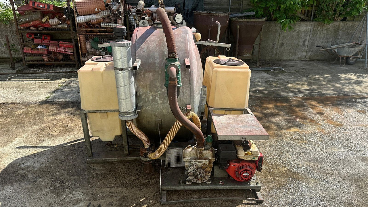 Saug-Druck fass Flexi + 2 Frisch-Wassertaschen - Asenizācijas mašīna: foto 5 Saug-Druck fass Flexi + 2 Frisch-Wassertaschen - Asenizācijas mašīna: foto 5