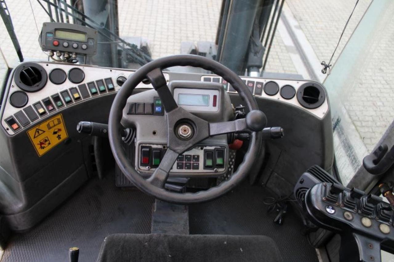 Kalmar DCD160-12 - Dīzeļiekrāvējs: foto 4 Kalmar DCD160-12 - Dīzeļiekrāvējs: foto 4