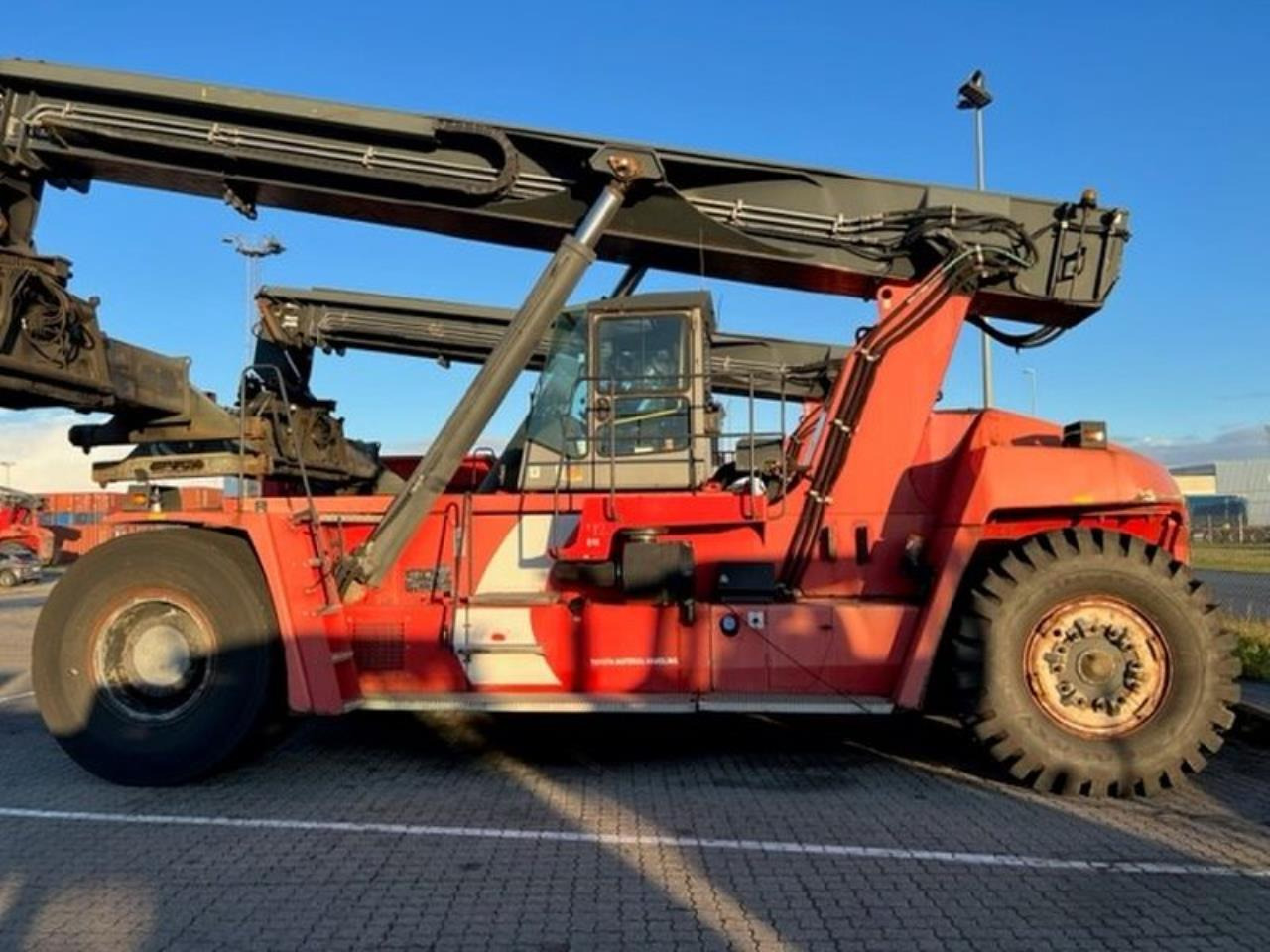 Kalmar DRF450-65S6X - Sānu konteineru krāvējs: foto 1 Kalmar DRF450-65S6X - Sānu konteineru krāvējs: foto 1