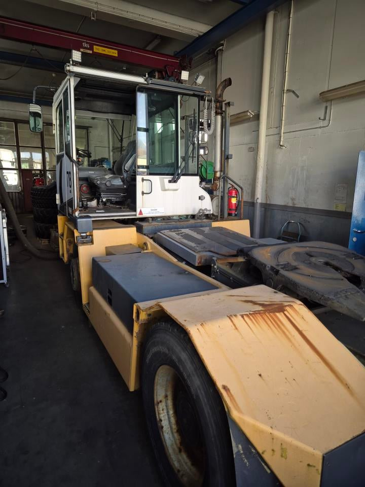 Kalmar TR618I - Termināļa traktors: foto 2 Kalmar TR618I - Termināļa traktors: foto 2