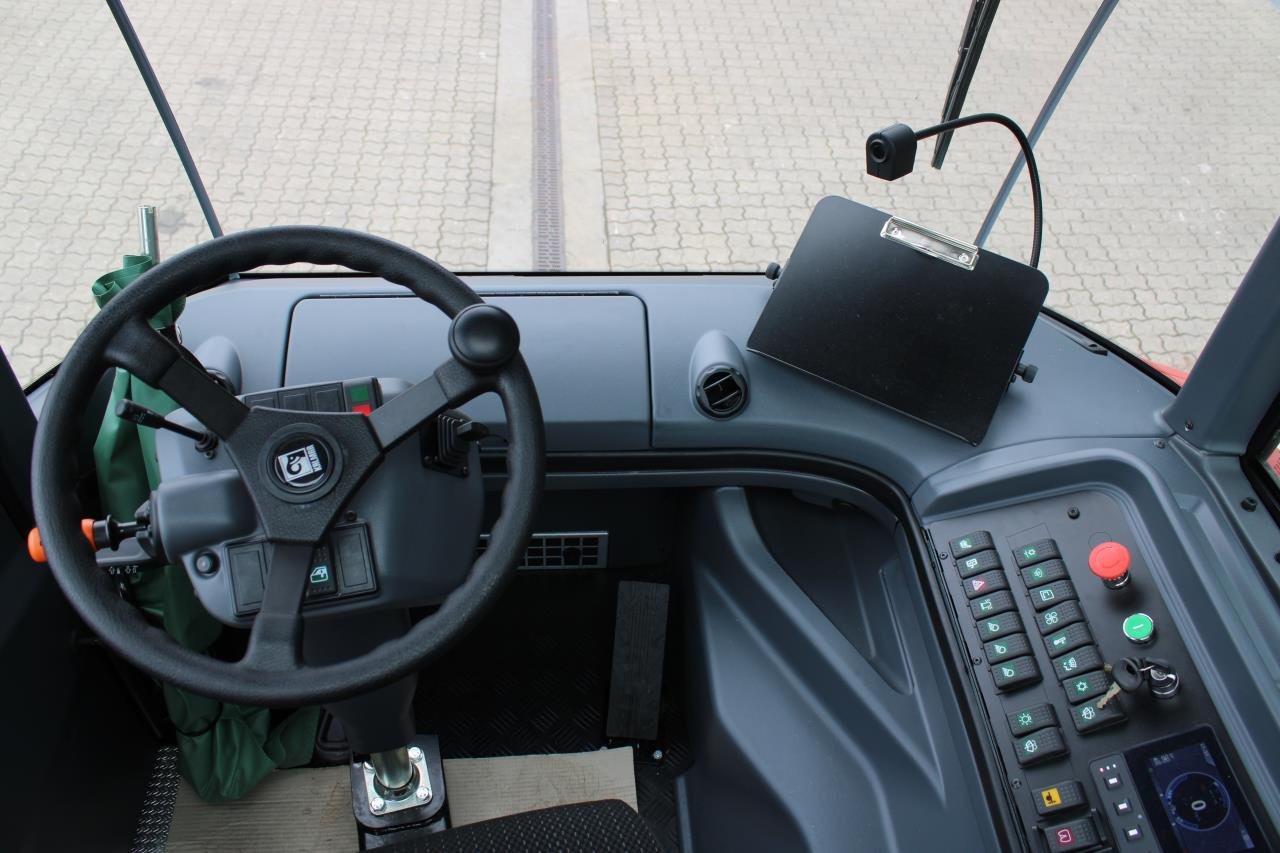 Kalmar TRL618I 4X4 - Termināļa traktors: foto 4 Kalmar TRL618I 4X4 - Termināļa traktors: foto 4