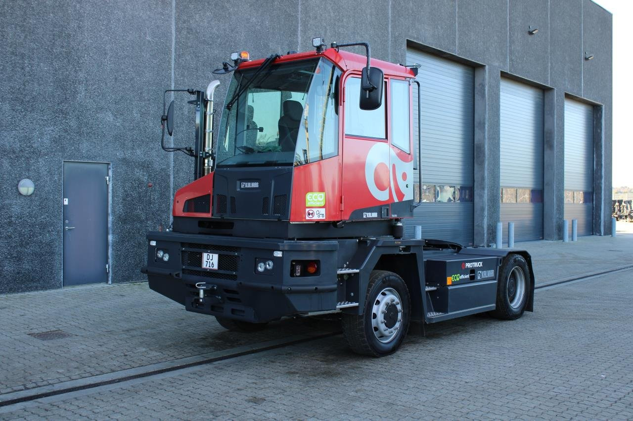 Kalmar TRL618I 4X4 - Termināļa traktors: foto 2 Kalmar TRL618I 4X4 - Termināļa traktors: foto 2