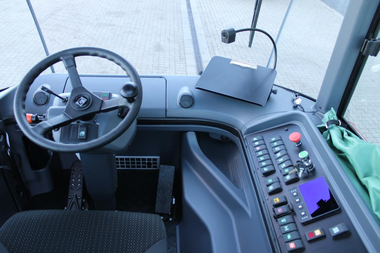 Kalmar TRL618I 4X4 - Termināļa traktors: foto 4 Kalmar TRL618I 4X4 - Termināļa traktors: foto 4