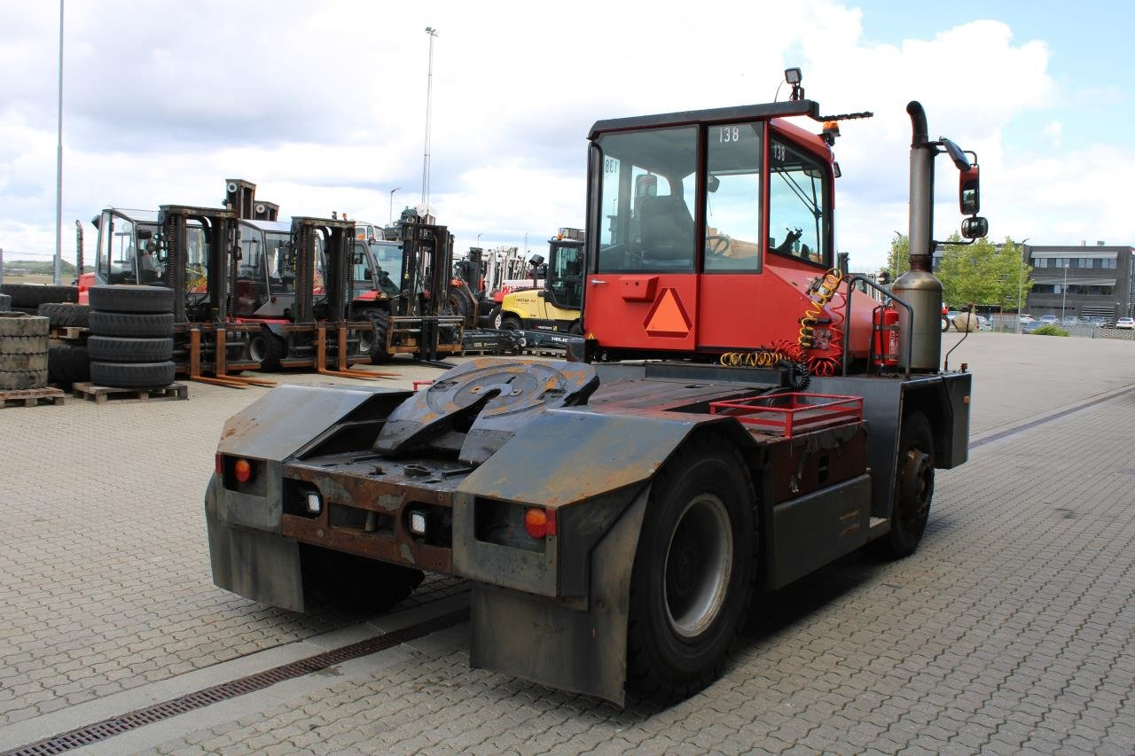 Kalmar TT618I - Termināļa traktors: foto 3 Kalmar TT618I - Termināļa traktors: foto 3
