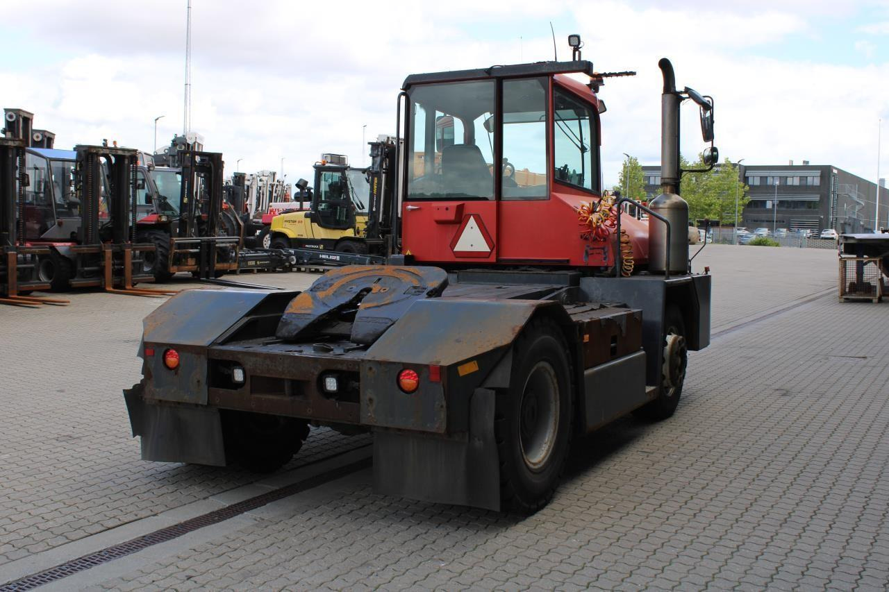 Kalmar TT618I - Termināļa traktors: foto 3 Kalmar TT618I - Termināļa traktors: foto 3