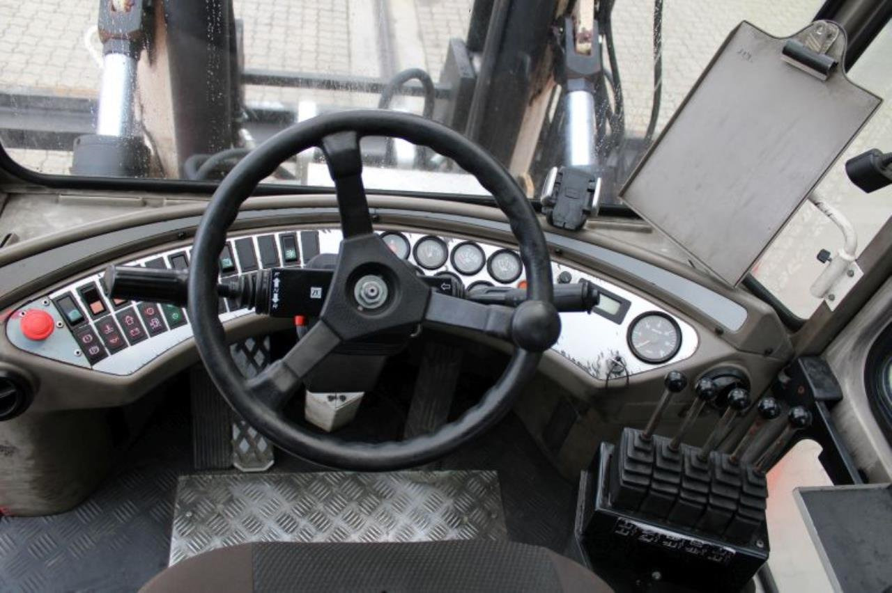 SveTruck 15120-35 - Dīzeļiekrāvējs: foto 4 SveTruck 15120-35 - Dīzeļiekrāvējs: foto 4