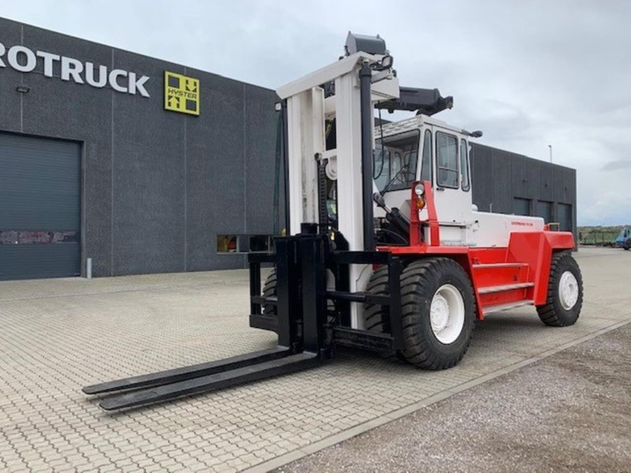 SveTruck 25120-42 - Dīzeļiekrāvējs: foto 2 SveTruck 25120-42 - Dīzeļiekrāvējs: foto 2