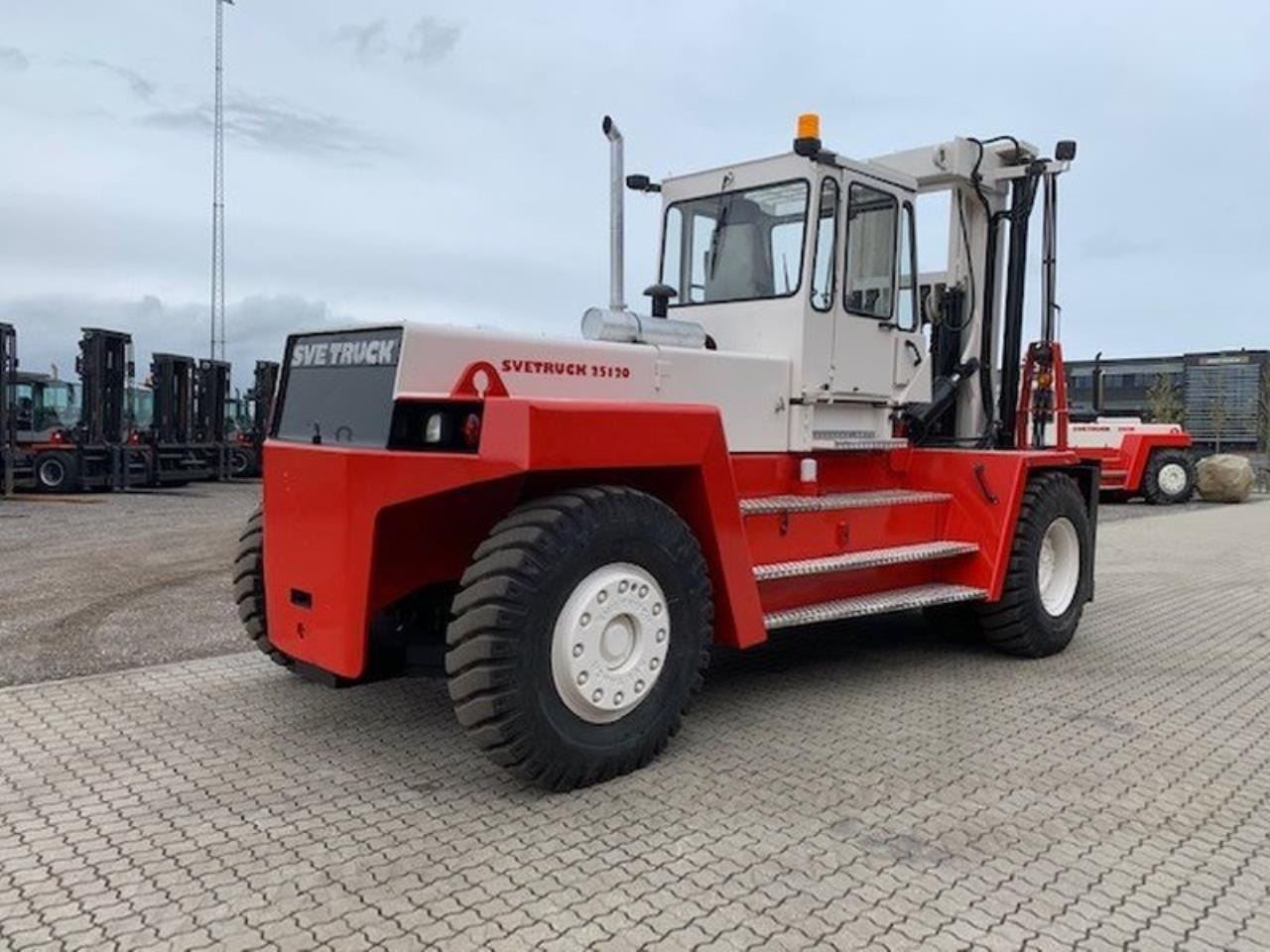 SveTruck 25120-42 - Dīzeļiekrāvējs: foto 3 SveTruck 25120-42 - Dīzeļiekrāvējs: foto 3