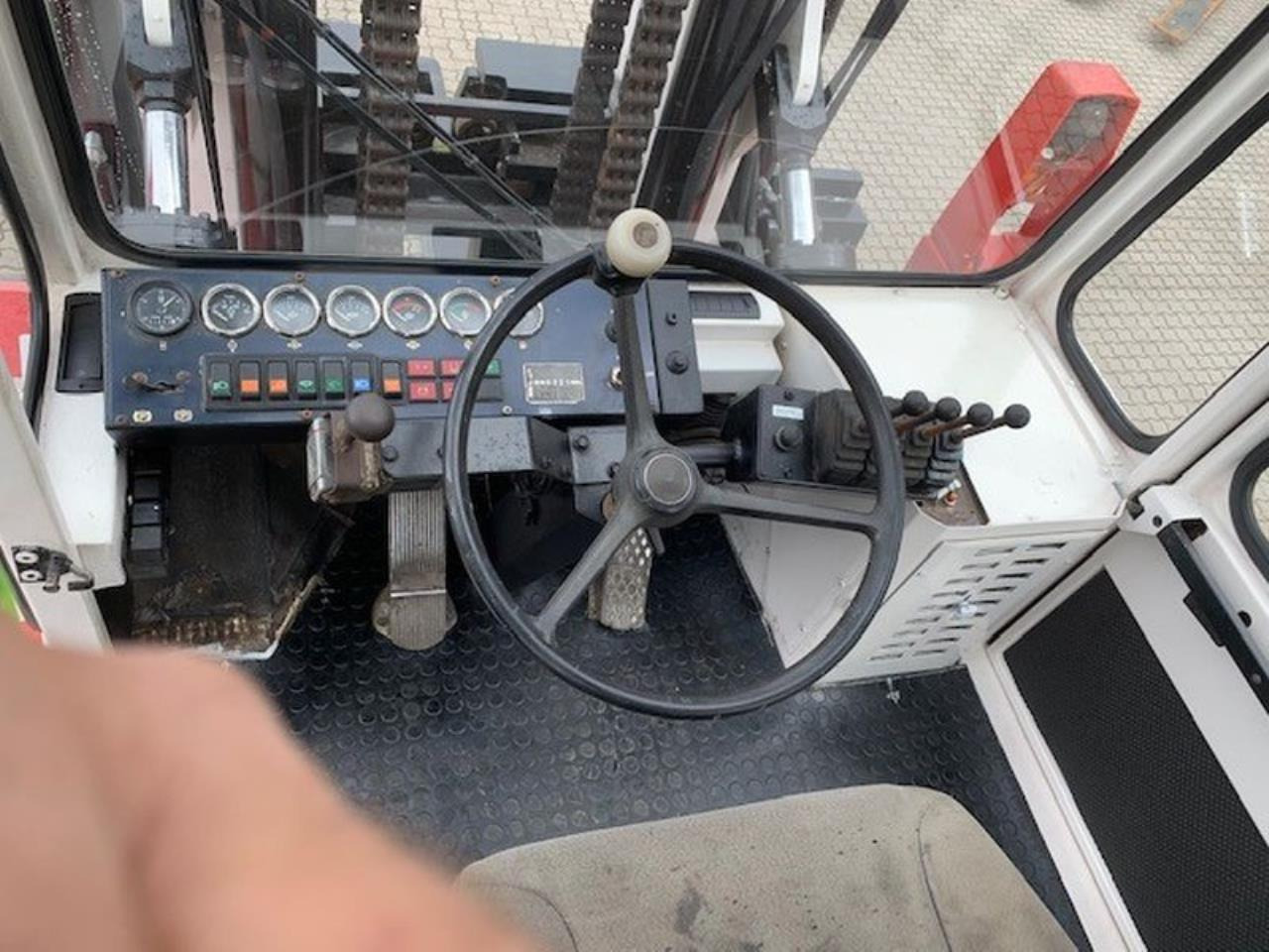 SveTruck 25120-42 - Dīzeļiekrāvējs: foto 4 SveTruck 25120-42 - Dīzeļiekrāvējs: foto 4