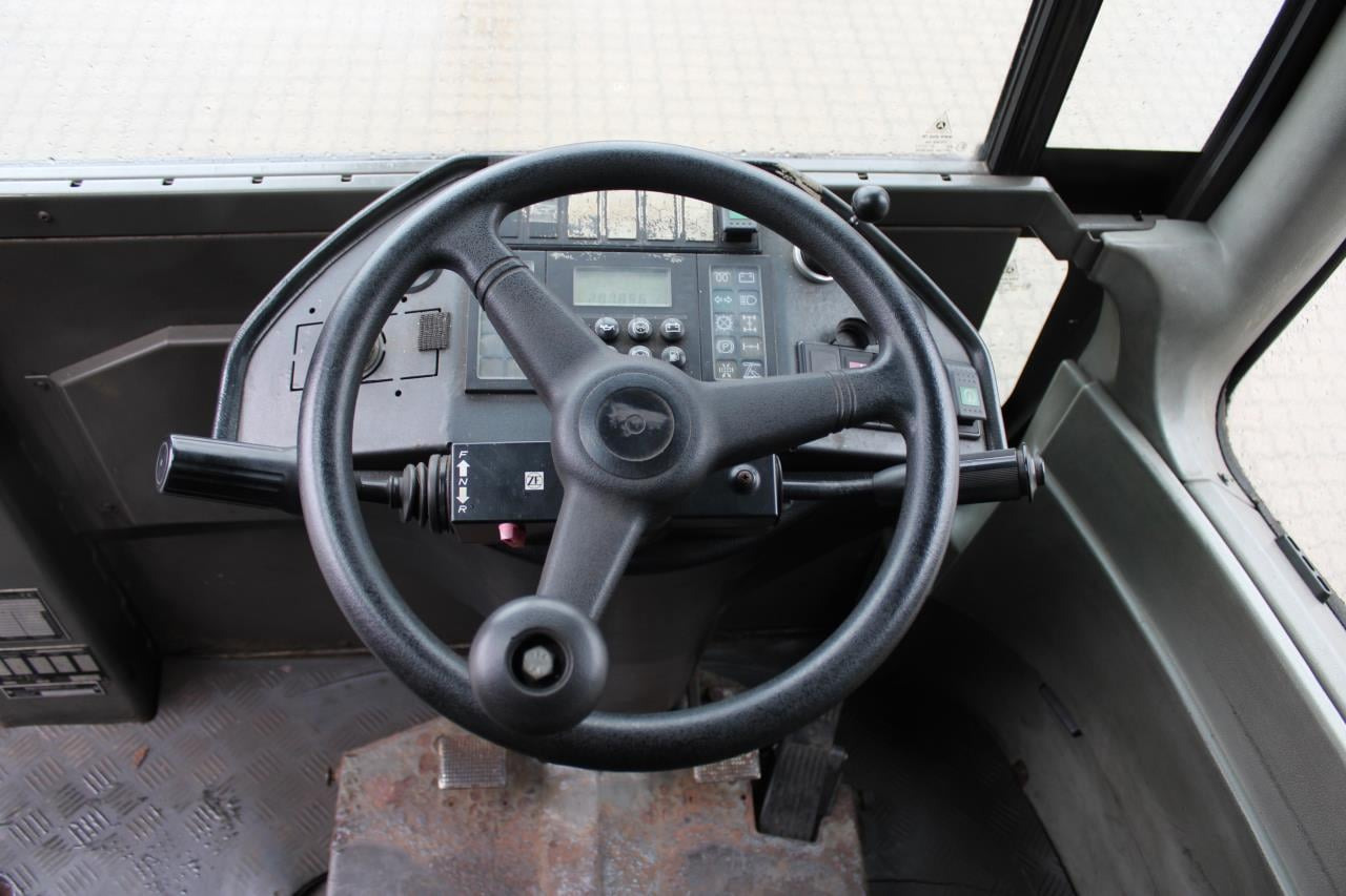 Terberg RT222 - Termināļa traktors: foto 4 Terberg RT222 - Termināļa traktors: foto 4