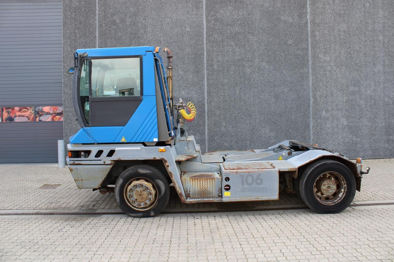 Terberg RT222 - Termināļa traktors: foto 1 Terberg RT222 - Termināļa traktors: foto 1