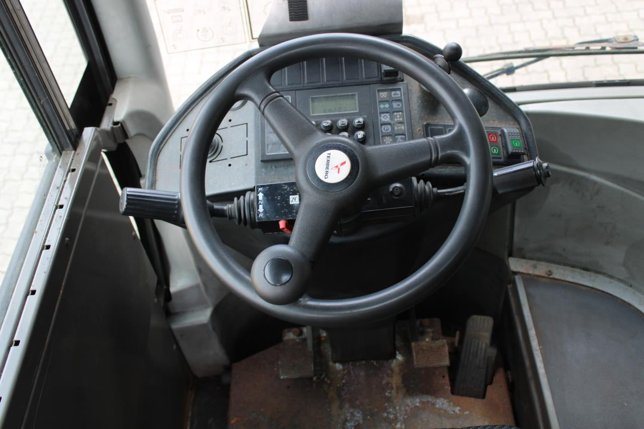 Terberg RT222 - Termināļa traktors: foto 4 Terberg RT222 - Termināļa traktors: foto 4