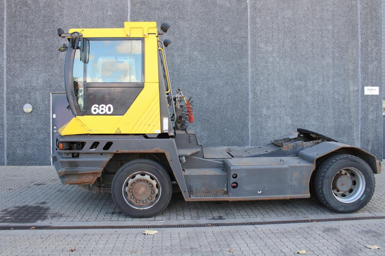 Terberg RT282 - Termināļa traktors: foto 1 Terberg RT282 - Termināļa traktors: foto 1