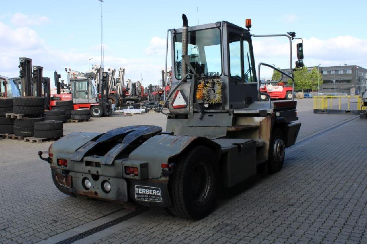 Terberg YT182 - Termināļa traktors: foto 3 Terberg YT182 - Termināļa traktors: foto 3
