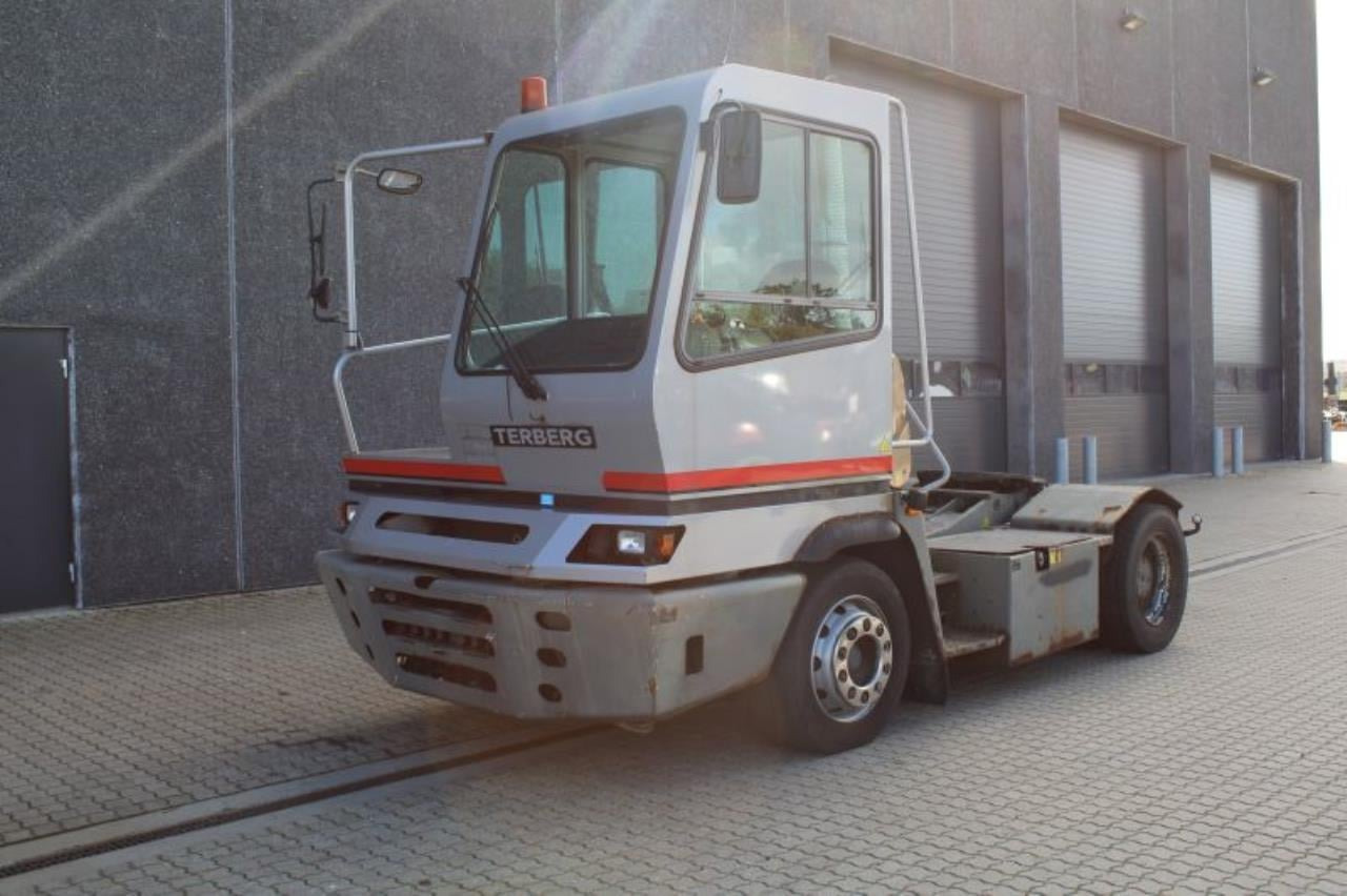 Terberg YT182 - Termināļa traktors: foto 2 Terberg YT182 - Termināļa traktors: foto 2