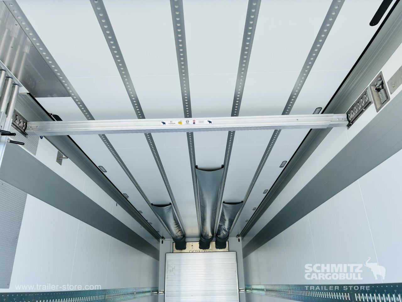 SCHMITZ Auflieger Tiefkühler Standard Taillift - Puspiekabe izotermiskais: foto 4 SCHMITZ Auflieger Tiefkühler Standard Taillift - Puspiekabe izotermiskais: foto 4