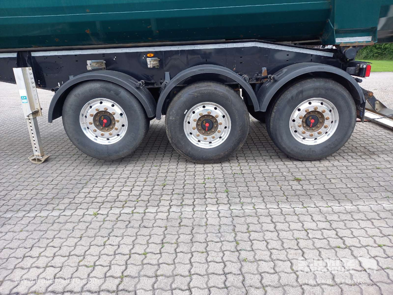 SCHWARZMUELLER Auflieger Kipper Stahlrundmulde 23m³ - Puspiekabe pašizgāzējs: foto 2 SCHWARZMUELLER Auflieger Kipper Stahlrundmulde 23m³ - Puspiekabe pašizgāzējs: foto 2