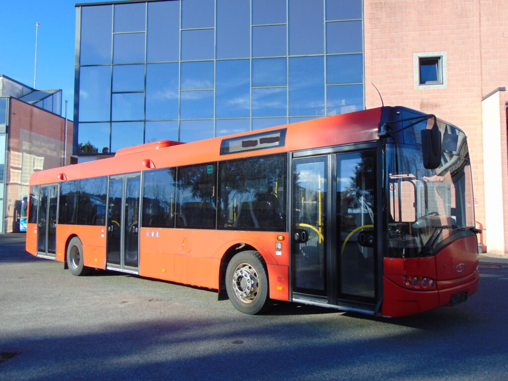 N. 8 SOLARIS URBINO 12 LF – Anno 2011 - Pilsētas autobuss: foto 1 N. 8 SOLARIS URBINO 12 LF – Anno 2011 - Pilsētas autobuss: foto 1