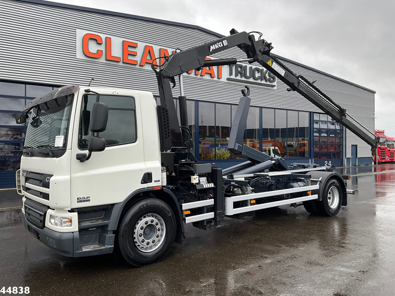 DAF FA 75 CF 250 MKG 14 Tonmeter laadkraan - Pacēlājs ar āķi, Kravas auto ar manipulatoru: foto 1 DAF FA 75 CF 250 MKG 14 Tonmeter laadkraan - Pacēlājs ar āķi, Kravas auto ar manipulatoru: foto 1