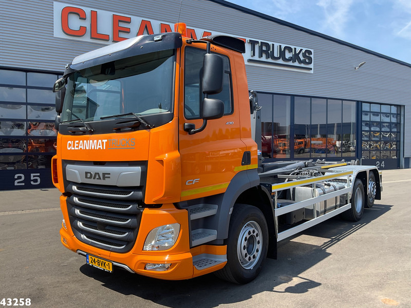 DAF FAN CF 430 VDL 21 Ton haakarmsysteem - Pacēlājs ar āķi: foto 2 DAF FAN CF 430 VDL 21 Ton haakarmsysteem - Pacēlājs ar āķi: foto 2