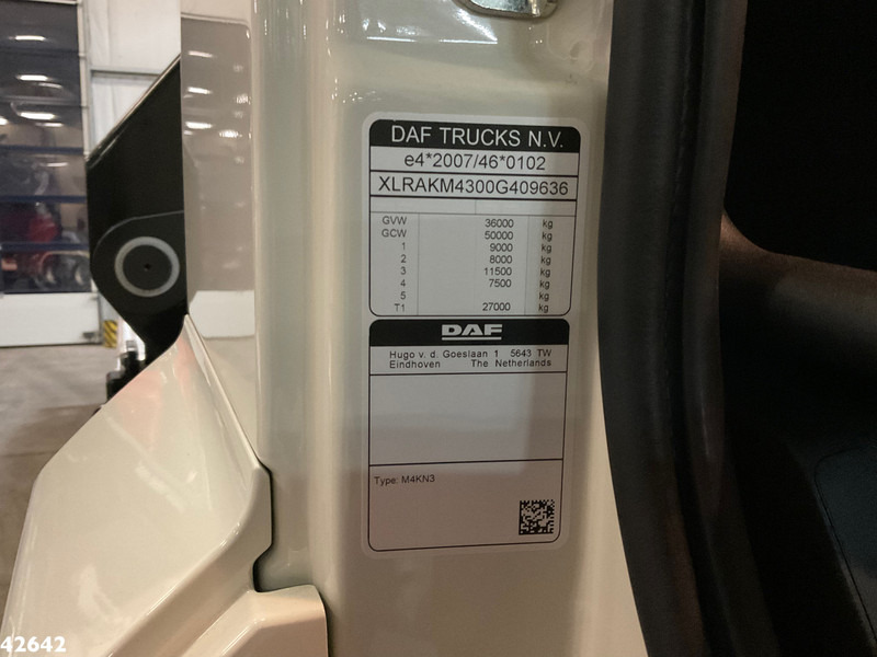 Pacēlājs ar āķi, Kravas auto ar manipulatoru DAF FAQ CF 430 HMF 28 Tonmeter laadkraan: foto 17