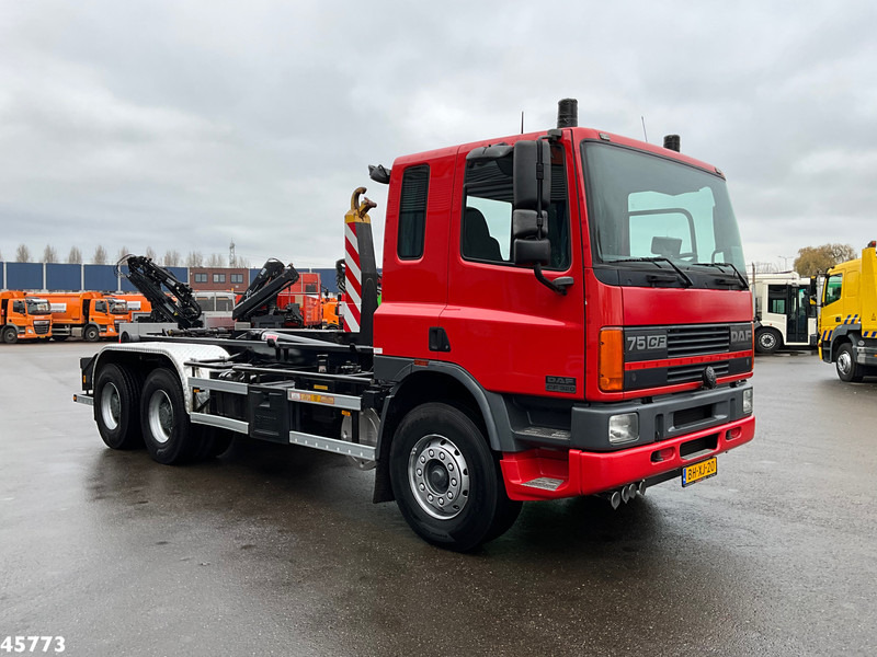 DAF FAT 75.320 6x4 Full steel Hiab 17 Ton haakarmsysteem Just 64.623 Km! - Pacēlājs ar āķi: foto 3 DAF FAT 75.320 6x4 Full steel Hiab 17 Ton haakarmsysteem Just 64.623 Km! - Pacēlājs ar āķi: foto 3