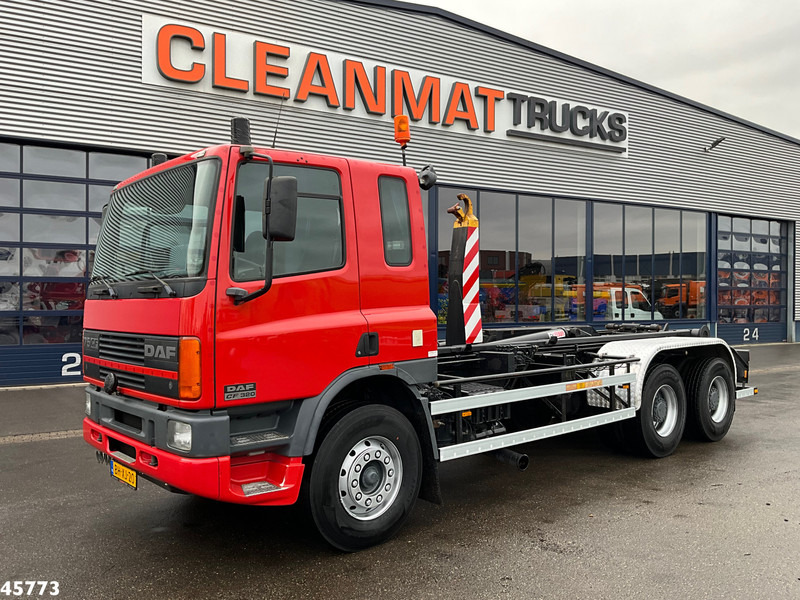 DAF FAT 75.320 6x4 Full steel Hiab 17 Ton haakarmsysteem Just 64.623 Km! - Pacēlājs ar āķi: foto 2 DAF FAT 75.320 6x4 Full steel Hiab 17 Ton haakarmsysteem Just 64.623 Km! - Pacēlājs ar āķi: foto 2
