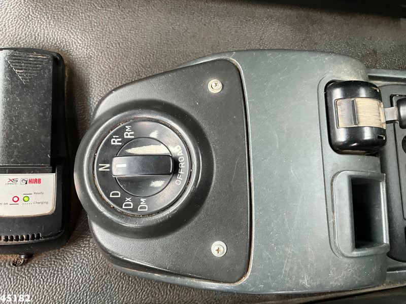 Interior photo 2: Kravas auto ar manipulatoru MAN TGM 13.290 4x4 Hiab 9 Tonmeter laadkraan Just 222.472 km!