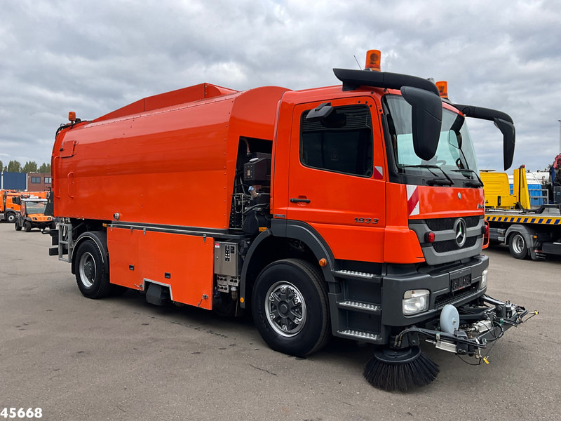 Mercedes-Benz Axor 1833 4x4 Schörling SORF Schienenreinigungs/Railway sweeper Just 38.680 Km! - Ielu tīrīšanas mašīna: foto 5 Mercedes-Benz Axor 1833 4x4 Schörling SORF Schienenreinigungs/Railway sweeper Just 38.680 Km! - Ielu tīrīšanas mašīna: foto 5