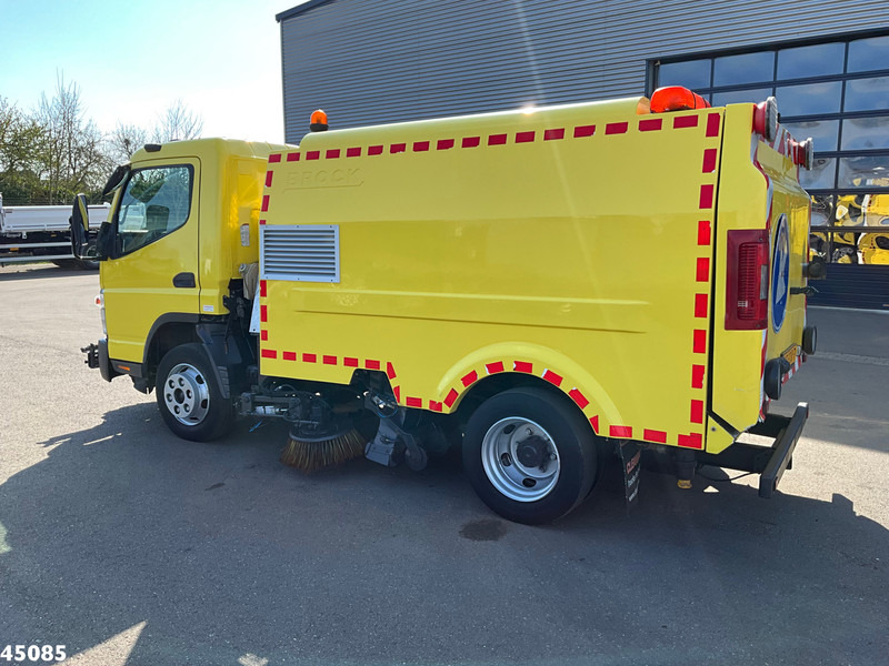 Mitsubishi Canter 7C15 Brock sweeper Just 94.095 km! - Ielu tīrīšanas mašīna: foto 4 Mitsubishi Canter 7C15 Brock sweeper Just 94.095 km! - Ielu tīrīšanas mašīna: foto 4
