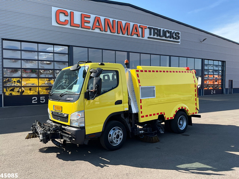 Mitsubishi Canter 7C15 Brock sweeper Just 94.095 km! - Ielu tīrīšanas mašīna: foto 3 Mitsubishi Canter 7C15 Brock sweeper Just 94.095 km! - Ielu tīrīšanas mašīna: foto 3