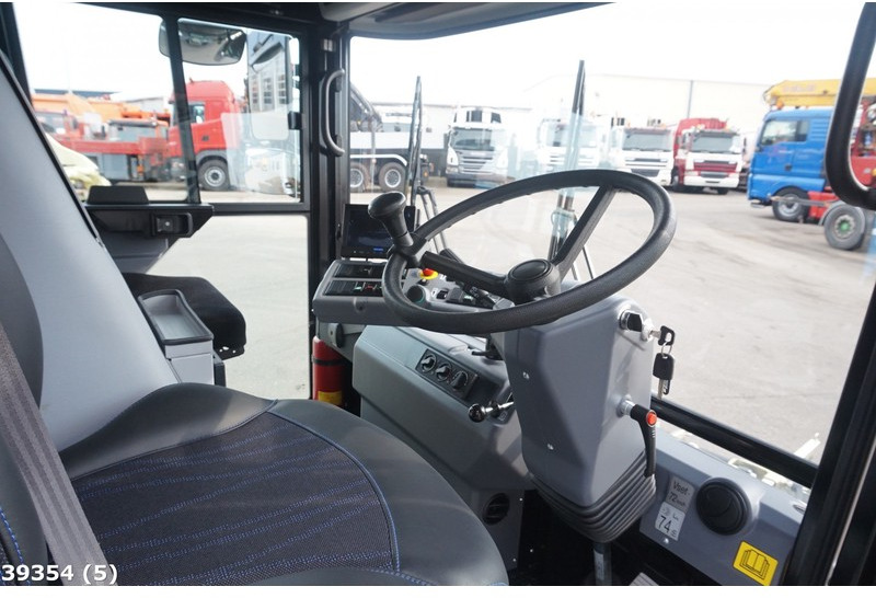 Ravo 560 STH met 3-de borstel - Ielu tīrīšanas mašīna: foto 5 Ravo 560 STH met 3-de borstel - Ielu tīrīšanas mašīna: foto 5