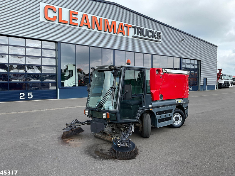 Schmidt Compact 200 - Ielu tīrīšanas mašīna: foto 2 Schmidt Compact 200 - Ielu tīrīšanas mašīna: foto 2