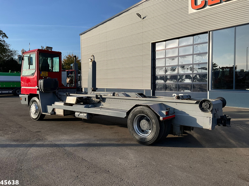 Terberg YT180 VDL 25 Ton haakarmsysteem - Pacēlājs ar āķi: foto 4 Terberg YT180 VDL 25 Ton haakarmsysteem - Pacēlājs ar āķi: foto 4