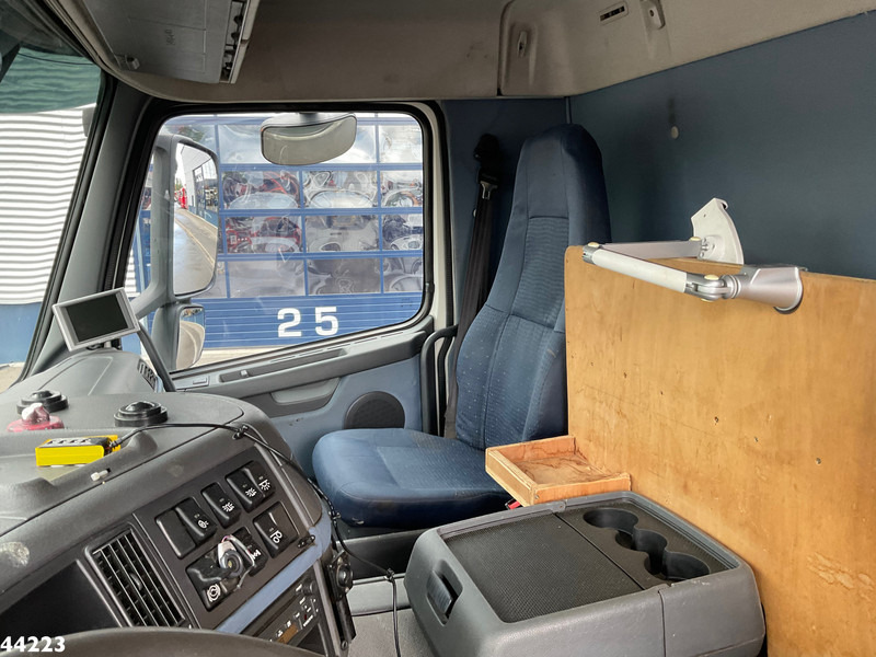 Vilcējs Volvo FM 340 HMF 12 Tonmeter laadkraan: foto 13
