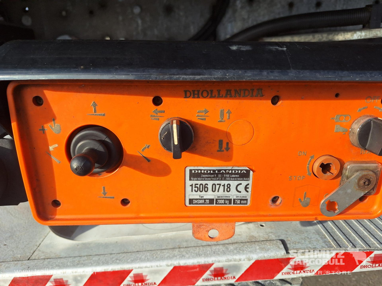 SCHMITZ Curtainsider Standard Taillift - Tenta puspiekabe: foto 2 SCHMITZ Curtainsider Standard Taillift - Tenta puspiekabe: foto 2