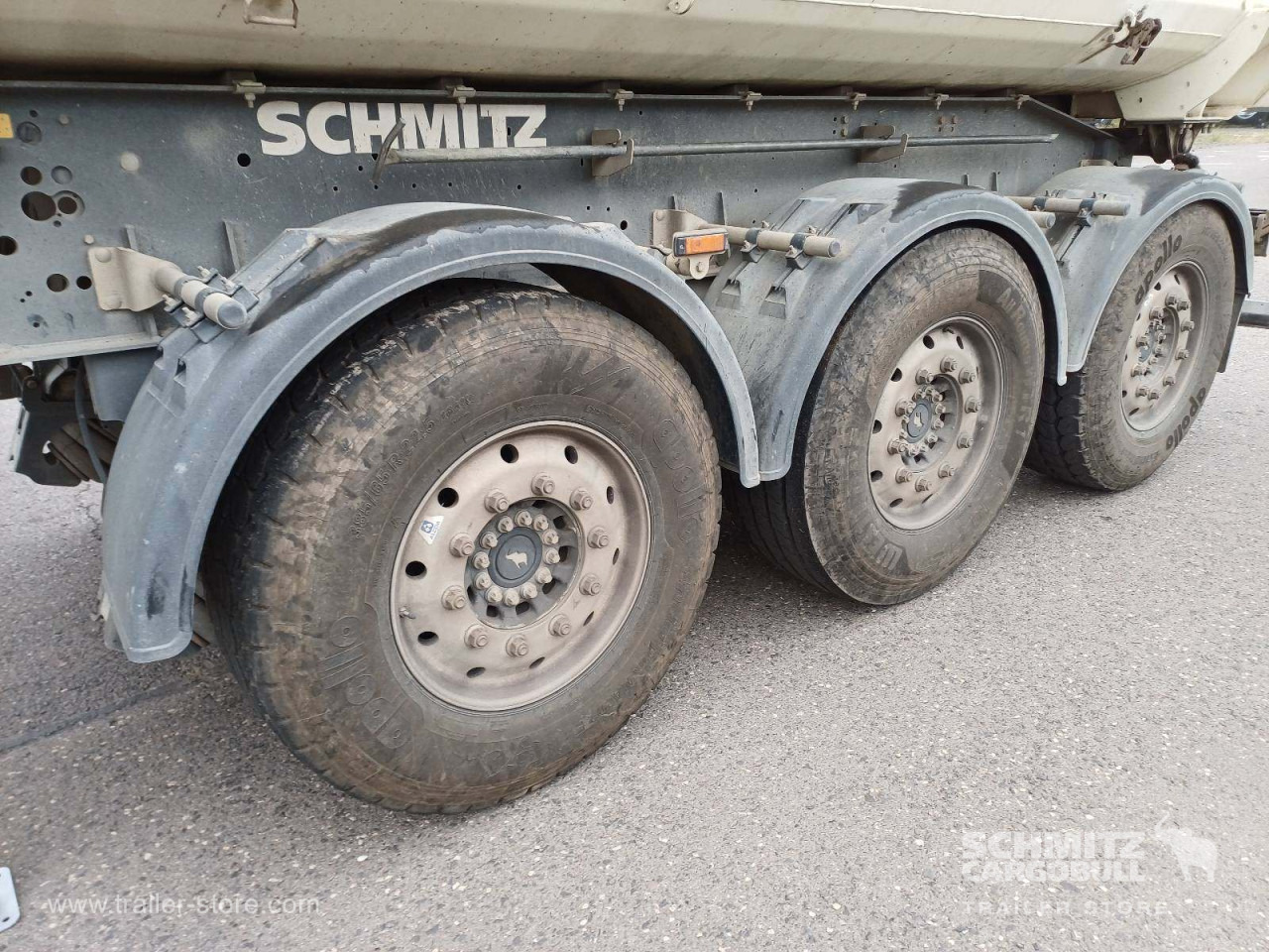 SCHMITZ Auflieger Kipper Stahlrundmulde 24m³ - Puspiekabe pašizgāzējs: foto 2 SCHMITZ Auflieger Kipper Stahlrundmulde 24m³ - Puspiekabe pašizgāzējs: foto 2