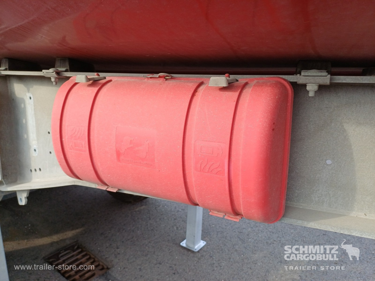 SCHMITZ Auflieger Kipper Stahlrundmulde 28m³ - Puspiekabe pašizgāzējs: foto 4 SCHMITZ Auflieger Kipper Stahlrundmulde 28m³ - Puspiekabe pašizgāzējs: foto 4