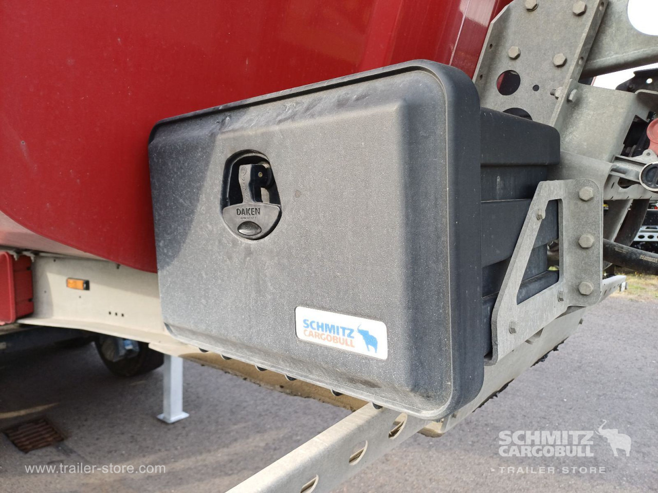 SCHMITZ Auflieger Kipper Stahlrundmulde 28m³ - Puspiekabe pašizgāzējs: foto 5 SCHMITZ Auflieger Kipper Stahlrundmulde 28m³ - Puspiekabe pašizgāzējs: foto 5