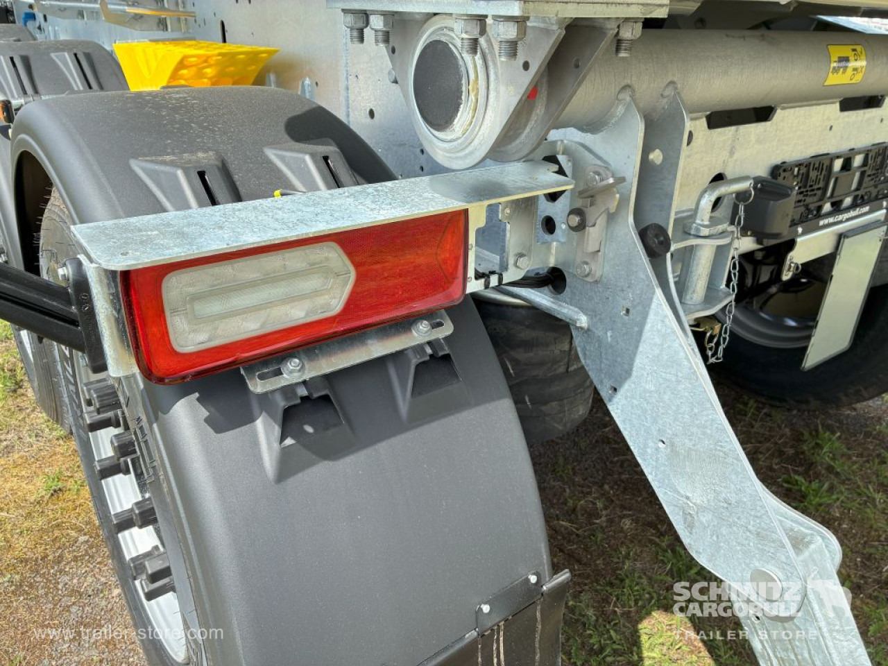 SCHMITZ Auflieger Kipper Stahlrundmulde 29m³ - Puspiekabe pašizgāzējs: foto 3 SCHMITZ Auflieger Kipper Stahlrundmulde 29m³ - Puspiekabe pašizgāzējs: foto 3