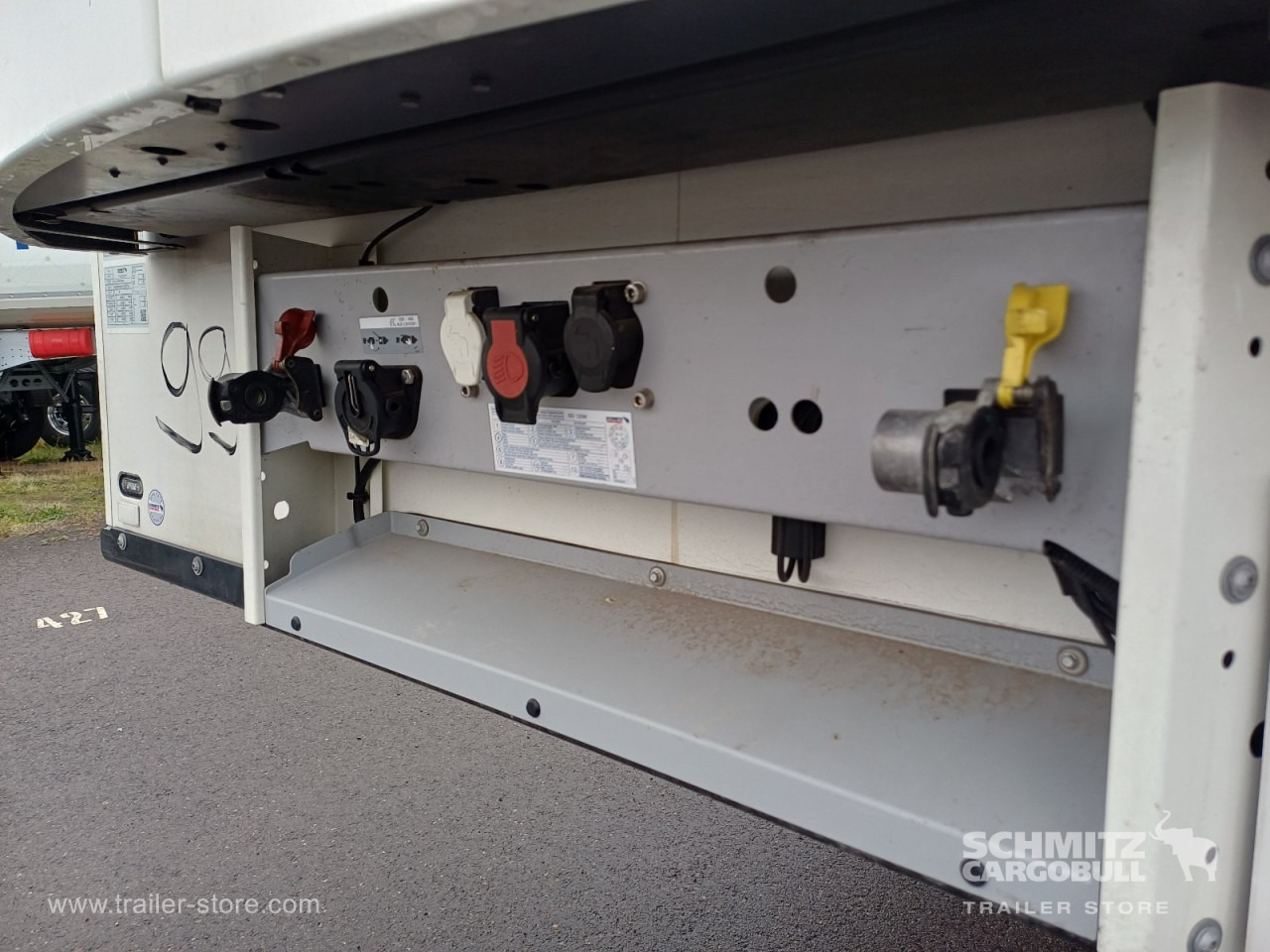 SCHMITZ Auflieger Tiefkühler Fleischhang - Puspiekabe izotermiskais: foto 2 SCHMITZ Auflieger Tiefkühler Fleischhang - Puspiekabe izotermiskais: foto 2