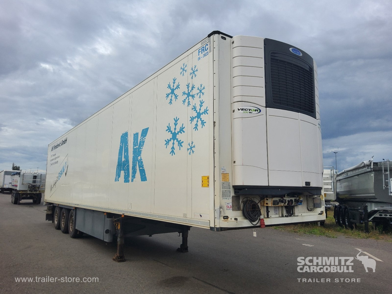 SCHMITZ Auflieger Tiefkühler Multitemp - Puspiekabe izotermiskais: foto 1 SCHMITZ Auflieger Tiefkühler Multitemp - Puspiekabe izotermiskais: foto 1