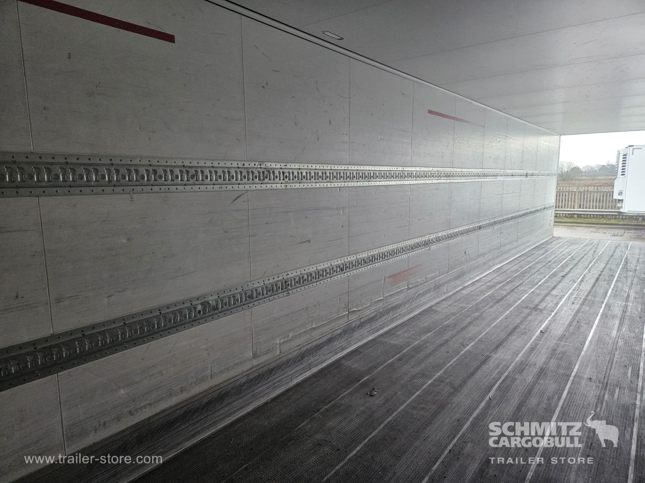 SCHMITZ Reefer Standard - Puspiekabe izotermiskais: foto 4 SCHMITZ Reefer Standard - Puspiekabe izotermiskais: foto 4