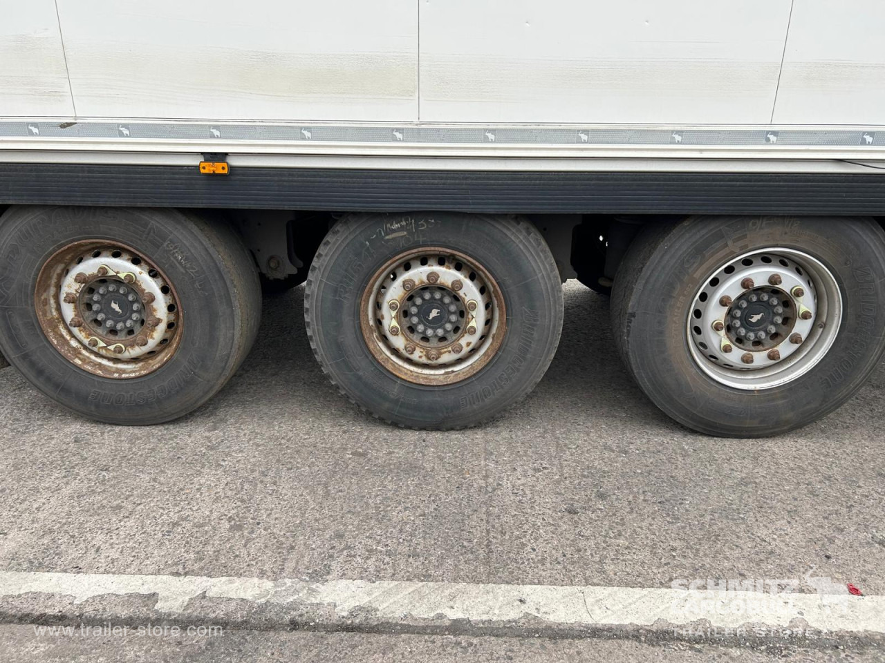 SCHMITZ Reefer Standard - Puspiekabe izotermiskais: foto 2 SCHMITZ Reefer Standard - Puspiekabe izotermiskais: foto 2