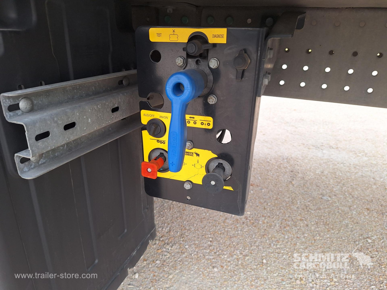 SCHMITZ Reefer Multitemp - Puspiekabe izotermiskais: foto 4 SCHMITZ Reefer Multitemp - Puspiekabe izotermiskais: foto 4