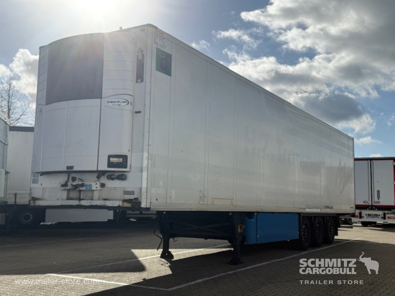 SCHMITZ Oplegger Vries Multitemp - Puspiekabe izotermiskais: foto 1 SCHMITZ Oplegger Vries Multitemp - Puspiekabe izotermiskais: foto 1